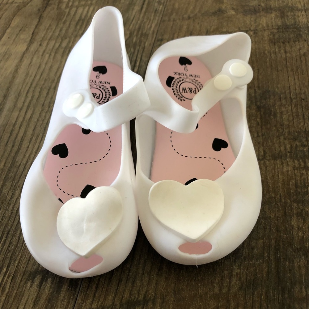 NWT P&W Sz 8 Valentine White Mini Melissa Style Shoes with Hearts